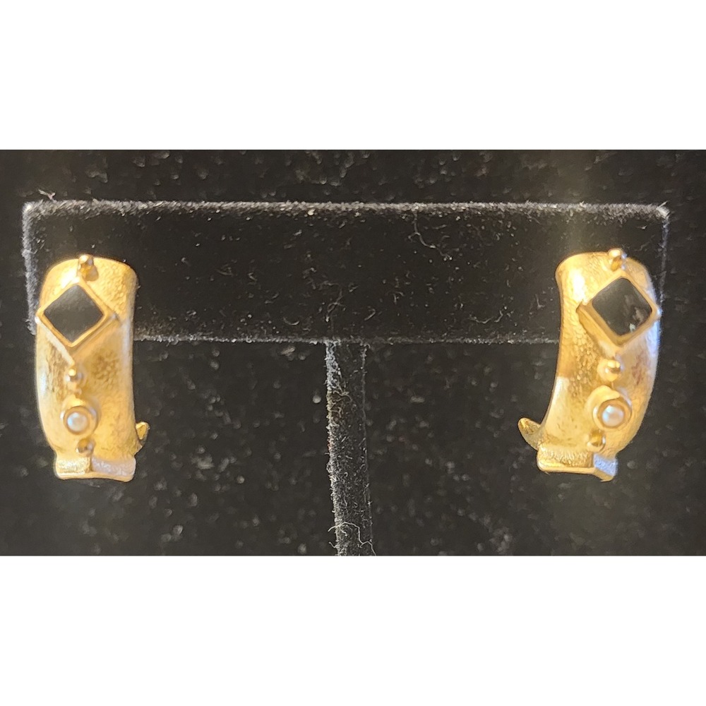 VTG Leslie Block Gold Tone Black Stone Faux Pearl J Hoop Pierced Earrings READ